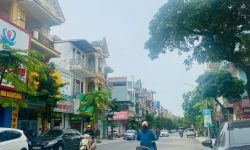Bán và cho thuê nhà mặt phố Bà Triệu, Liên Bảo, Vĩnh Yên. DT 84m2
