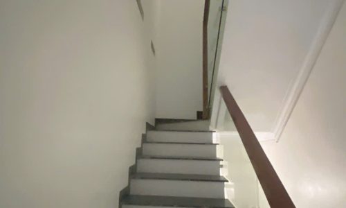 Bán nhà 3 tầng, 3 phòng ngủ mới sửa chữa tại đường Trần Nguyên Hãn, Liên Bảo, Vĩnh Yên
