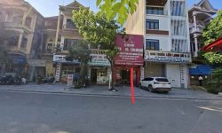 Bán đất tặng nhà sẵn kinh doanh dòng tiền.   Dt: 90m2 mt:4,5m