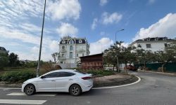 Bán 279m2 góc Nam Vĩnh Yên băng 2 đường 33m hướng Đông Nam – Đông Bắc.