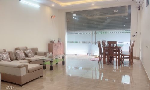 Cho thuê nhà băng 2 đường Mê Linh, Liên Bảo, Vĩnh Yên.