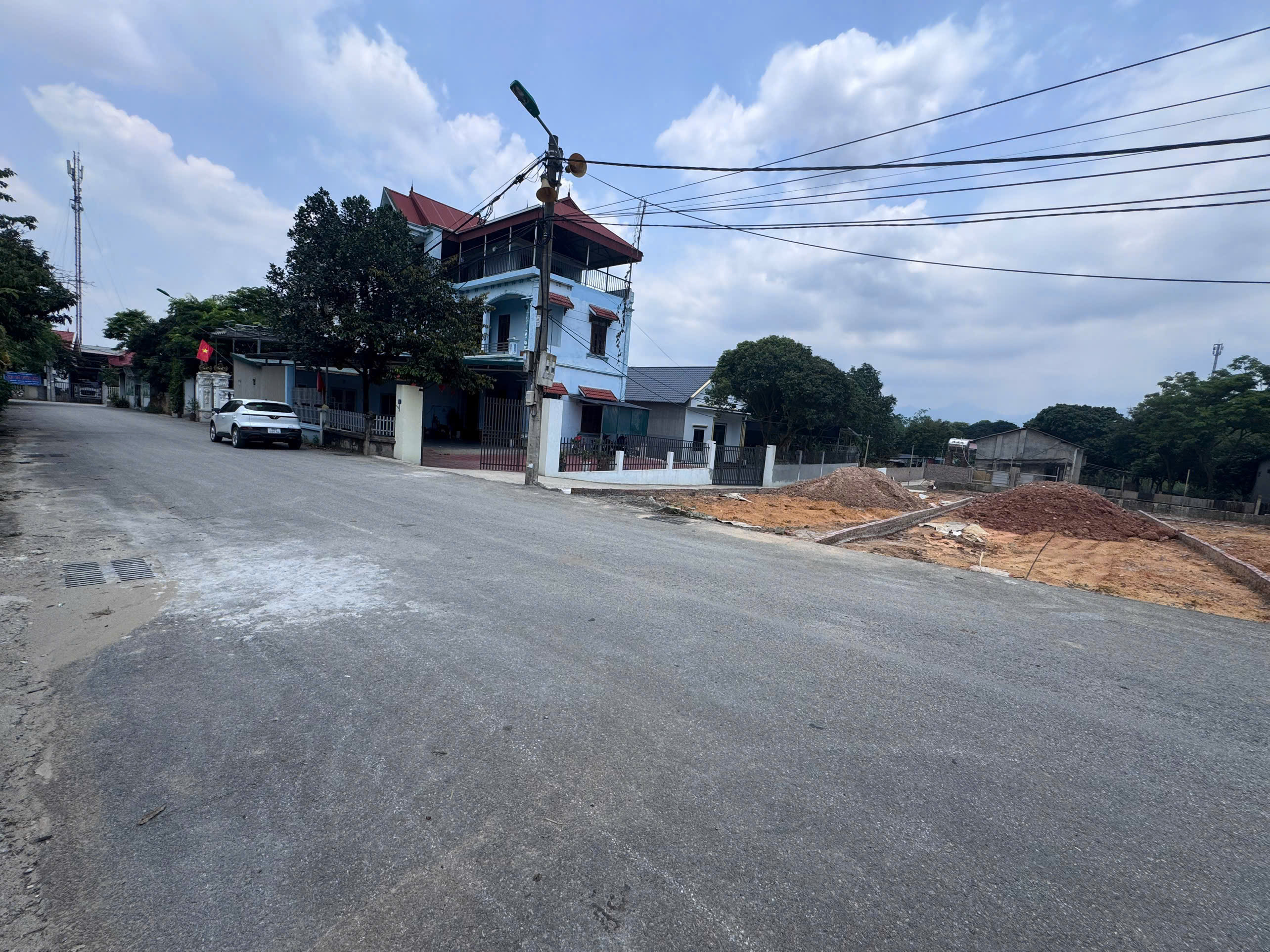 Chính chủ bán gấp lô đất đẹp phường Định Trung, Vĩnh Yên gần bv Lạc Việt DT100m MT5m 2,15TỶ