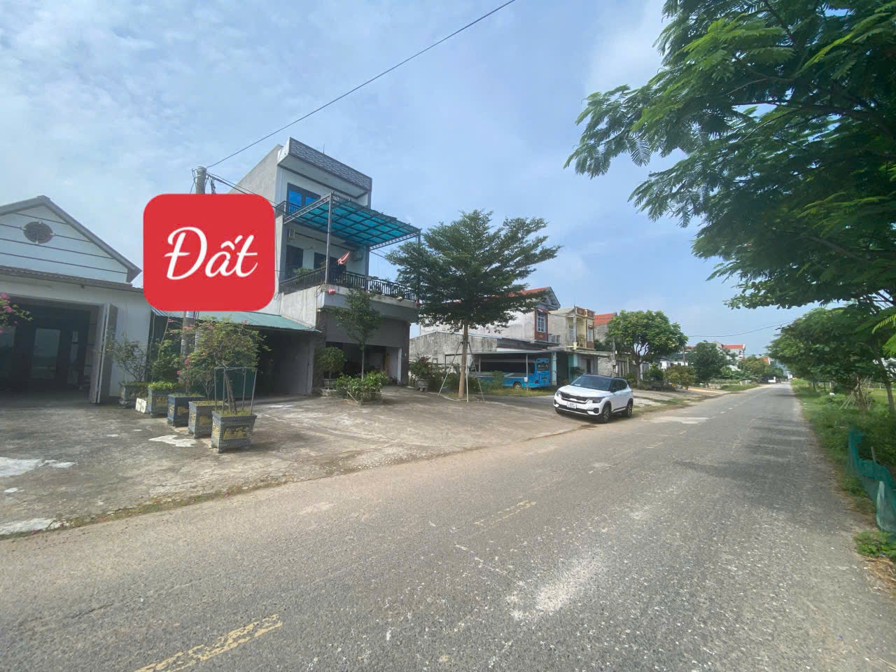 Chính chủ cần bán nhanh lô đất đẹp TDP Hà Châu, tt. Gia Khánh, DT 100m Trục kinh doanh đỉnh 2,45 tỷ