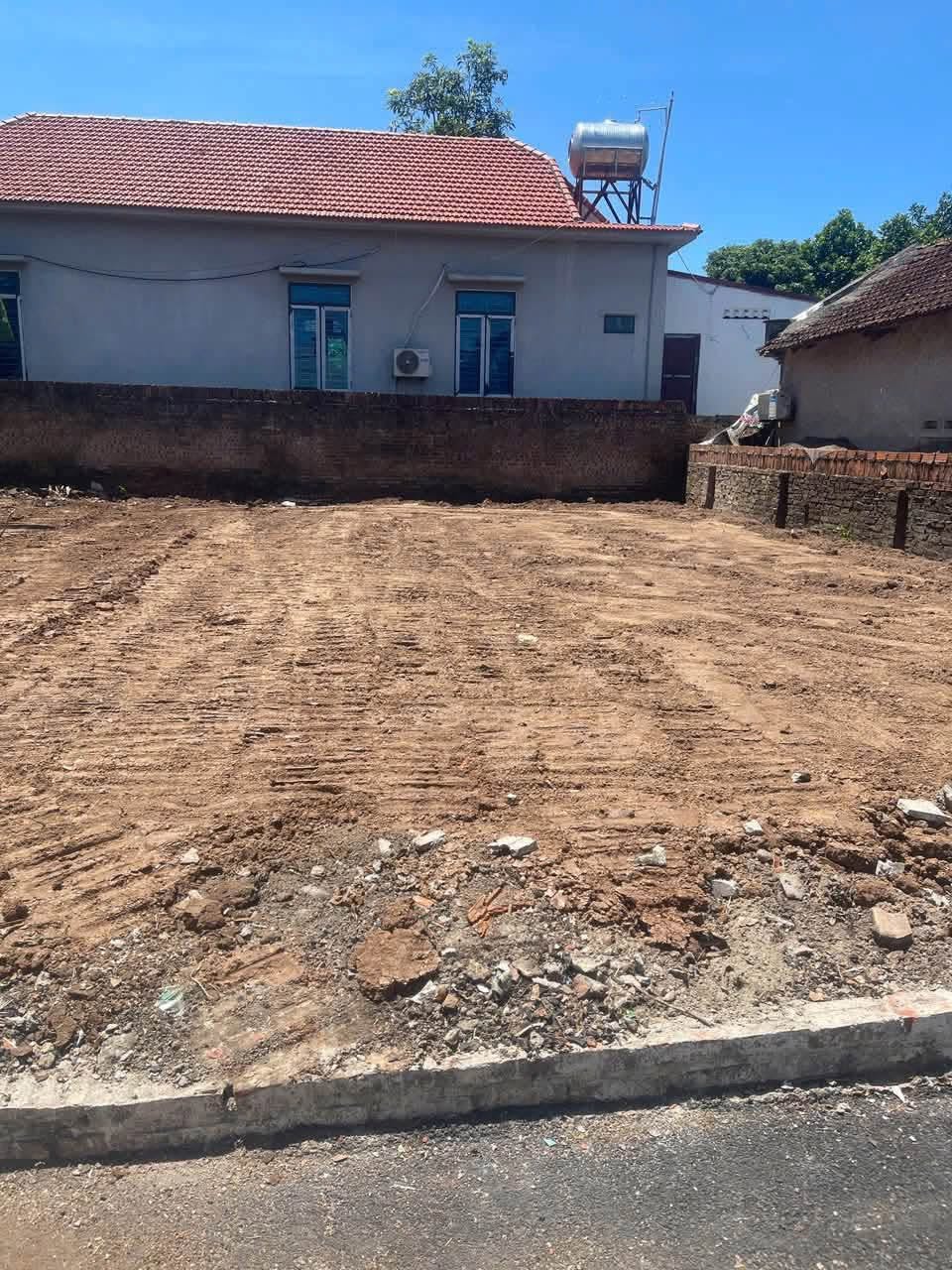 Bán gấp lô đất đẹp Nhật Tân, Vĩnh Tường DT90m2 MT 5,6m nở hậu đẹp. Full thổ cư giá 1,9 tỷ