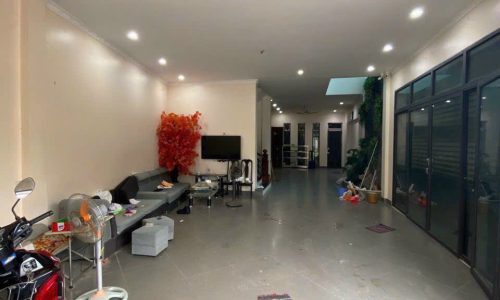 Bán nhà nguyên căn tại Liên Bảo, Vĩnh yên. DT 131m2 3 tầng