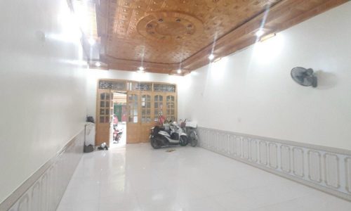 Cho thuê nhà 3 tầng mặt phố Bà Triệu, Liên Bảo, Vĩnh Yên, Vĩnh Phúc.