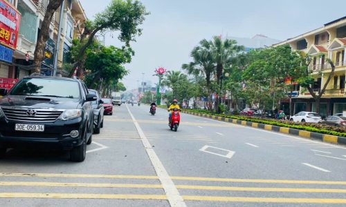 Cho thuê nhà mặt phố tại Chùa Hà Tiên, Liên Bảo, Vĩnh Yên, Vĩnh Phúc. DT 230m2/ sàn