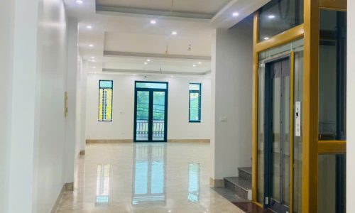Cho thuê nhà 5 tầng kinh doanh mặt đường Nguyễn Tất Thành, Khai Quang, Vĩnh Yên