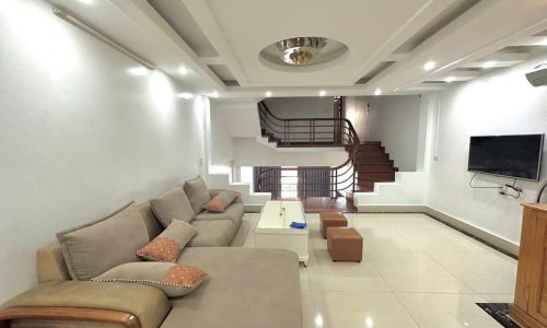 Cho thuê nhà 6 ngủ khép kín đối diện chợ Định Trung, Vĩnh Yên, Vĩnh Phúc