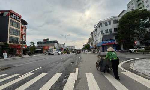 Bán nhà phố 3 tầng xây hoàn thiện. Trục chính Nguyễn Tất Thành