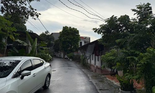Bán nhà 3 tầng 233m2 (chia làm đc 2 ô) mặt tiền 10m thổ cư 100m2