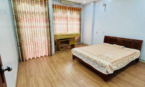 Bán nhà 3 tầng mặt đường Đình Ấm, Khai Quang, Vĩnh Yên. Dt 90m2 4 ngủ