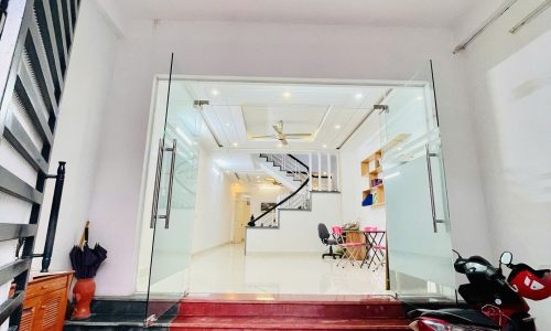 Cho thuê nhà Khai Quang, Vĩnh Yên. DT 100m2, Giá 13tr/tháng