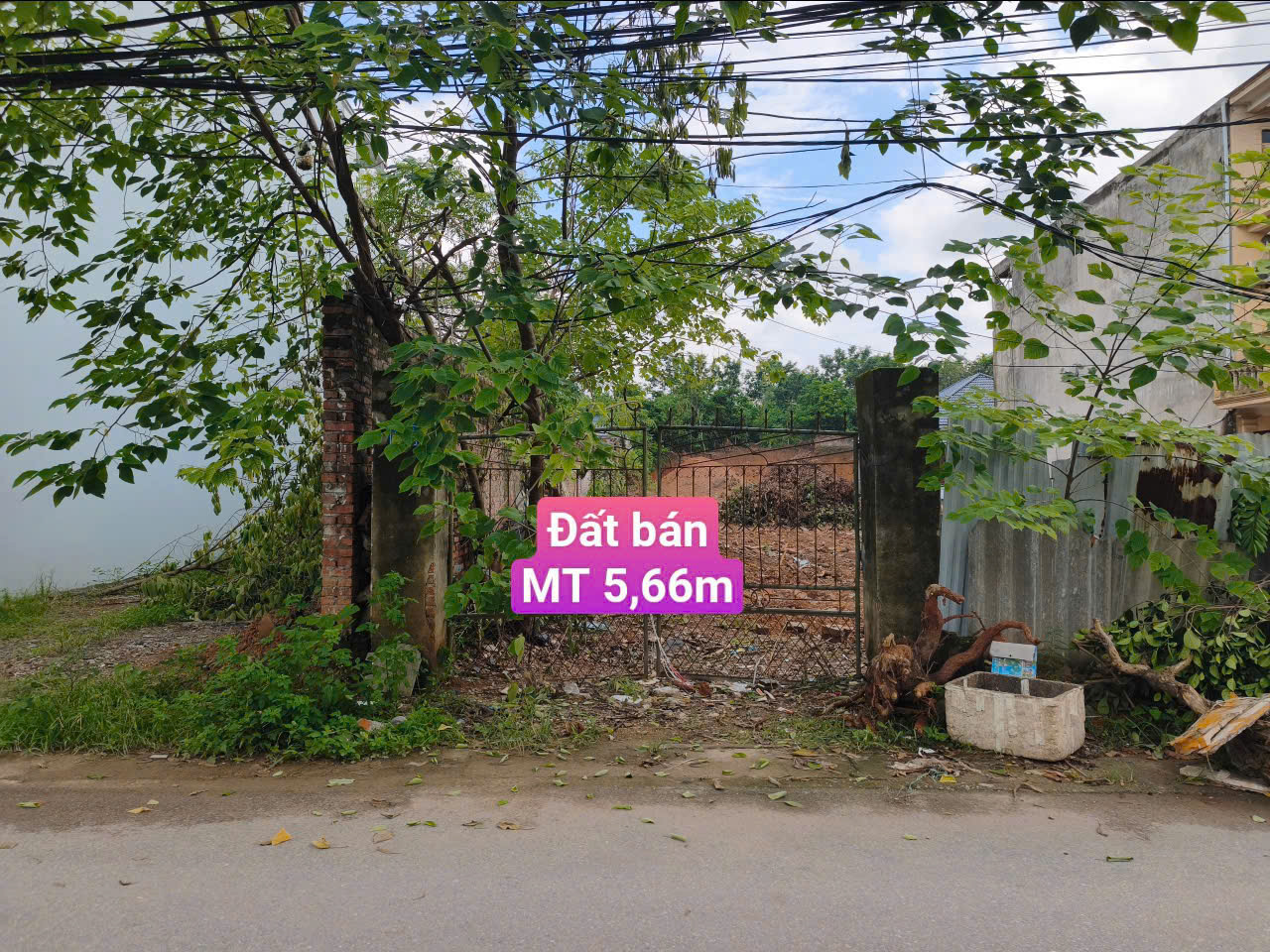 Gia đình cần tiền bán nhanh lô đất kinh doanh trục chính Làng Bầu 91.3m2 MT 5,66m nở hậu giá 2,4 tỷ