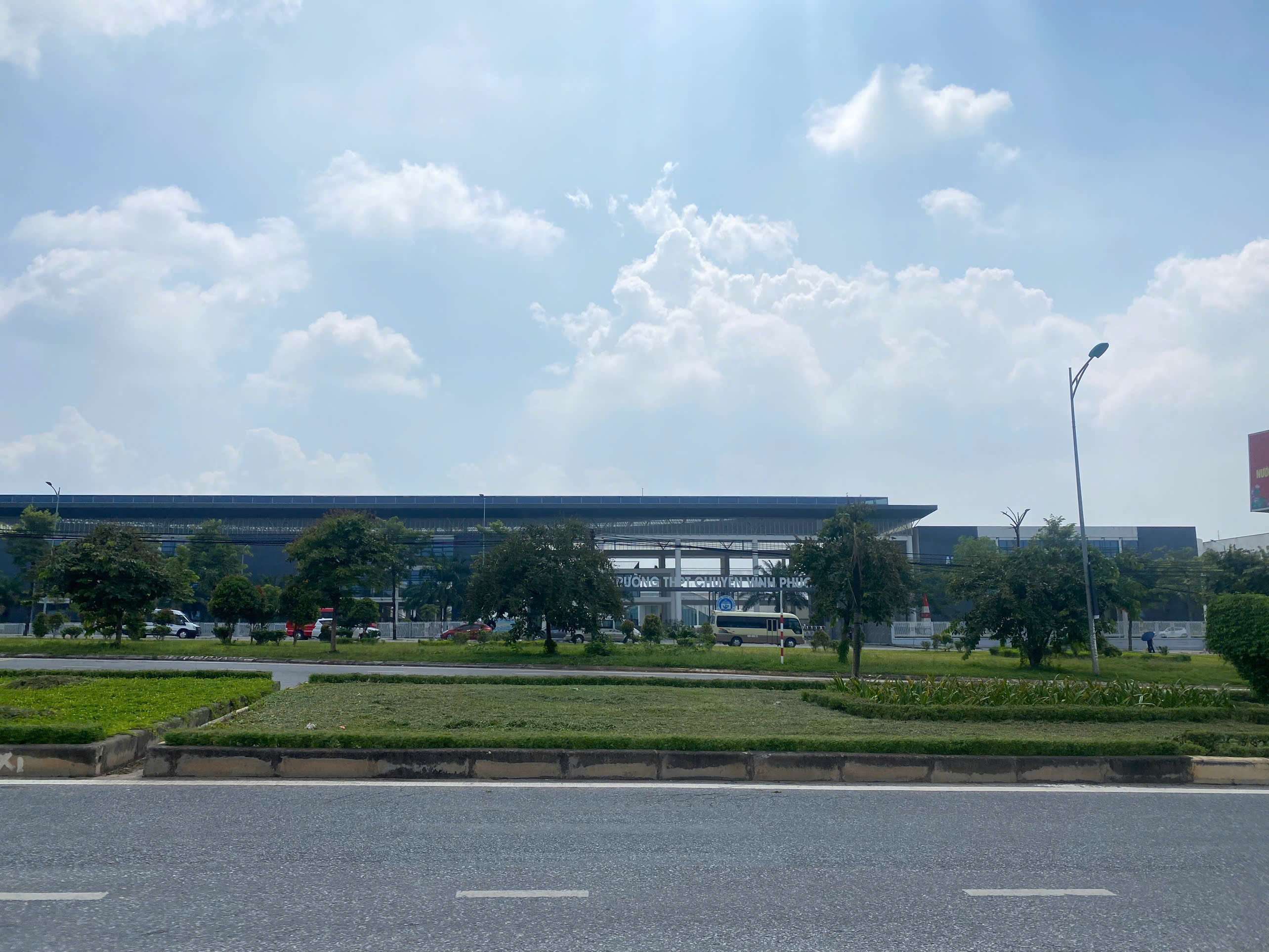 Bán đất trước mặt là trường học của KĐT và đối diện trường Chuyên Vĩnh Phúc
