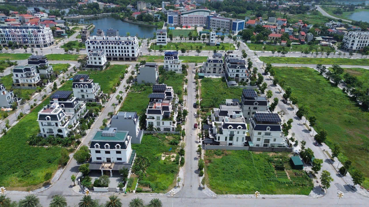BÁN ĐẤT BẮC ĐẦM VẠC – 200M², GẦN HỒ  Diện tích: 200m²